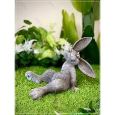 Фигура садовая полистоун Зайчик Жан серебро Ф362с