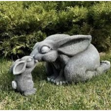 Фигура садовая полистоун Зайчики Нежность серебро Ф311с
